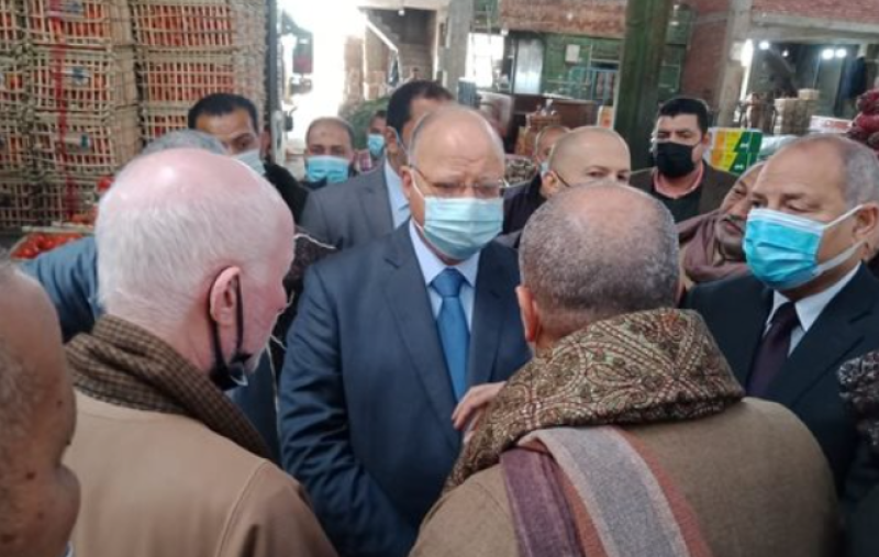 محافظ القاهرة يتفقد سوق العبور 