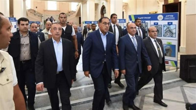 رئيس الوزراء يتفقد ميدان محطة مصر