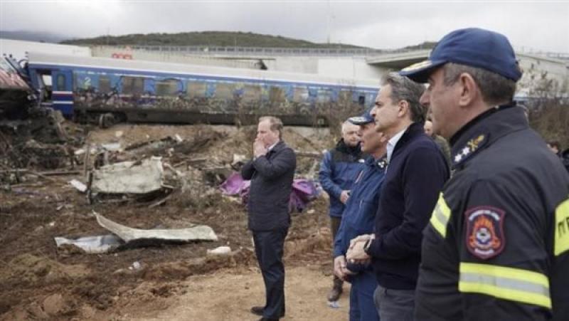 رئيس الوزراء اليوناني يطلب الصفح من أسر ضحايا كارثة القطار 