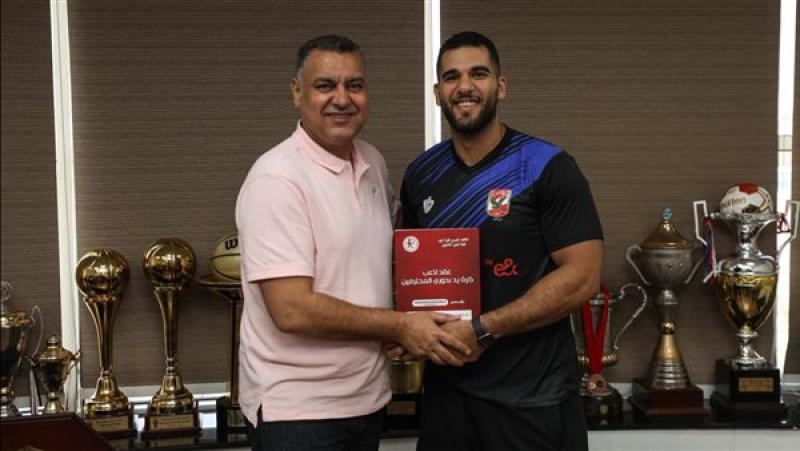  الأهلي يجدد عقد أحمد عادل لاعب كرة اليد لمدة 4 مواسم