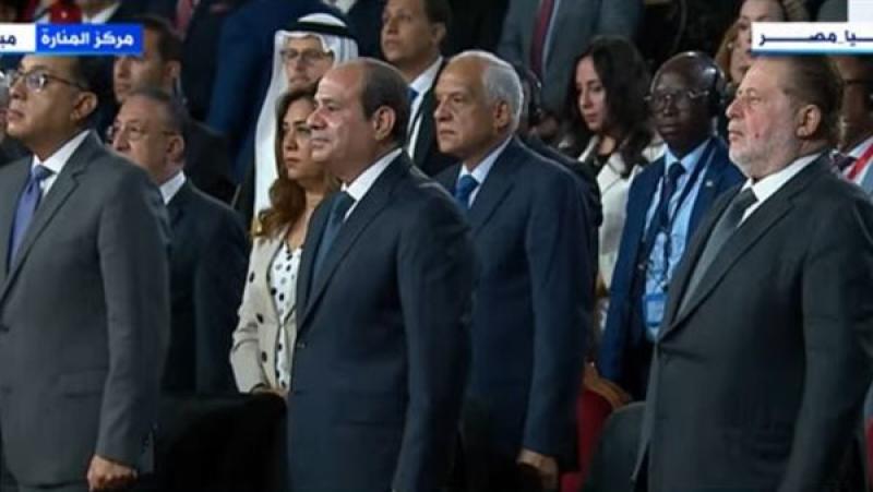 الرئيس السيسي يقف دقيقة حداد على ضحايا قطاع غزة
