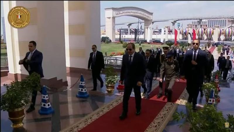 الرئيس السيسي يصل مسجد المشير طنطاوي