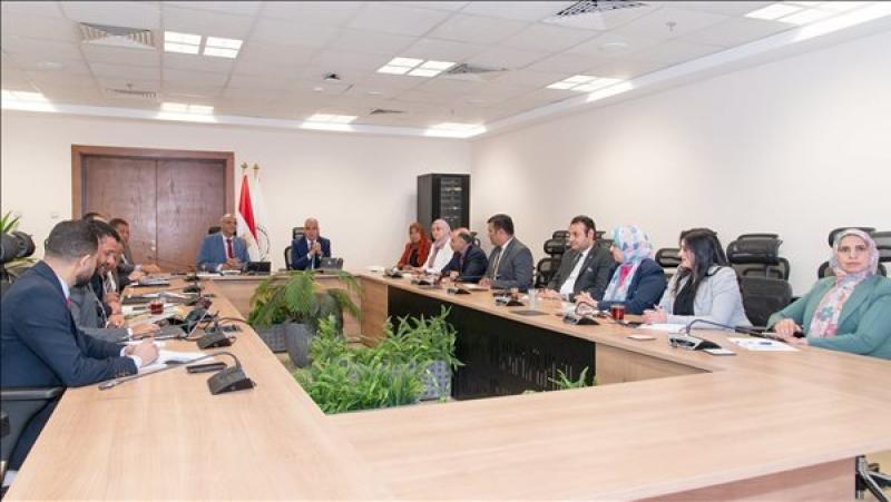 خلال الاجتماع