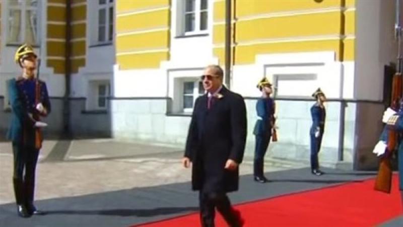 الرئيس السيسي يصل الساحة الحمراء بموسكو
