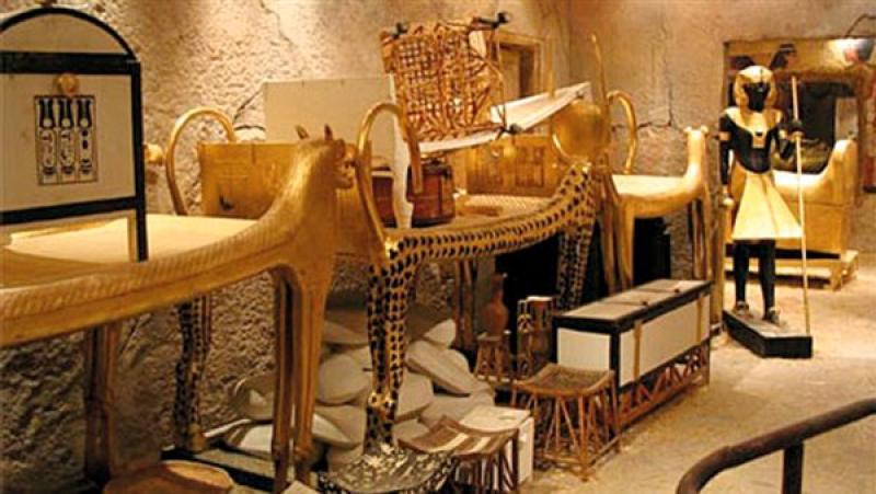 كنوز الملك توت عنخ آمون