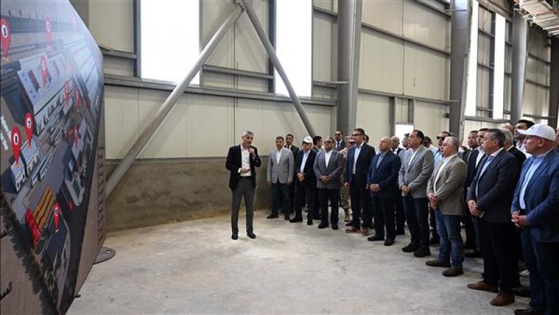 رئيس الوزراء داخل مصنع شركة نيرك