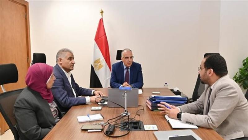 اجتماع وزير الري
