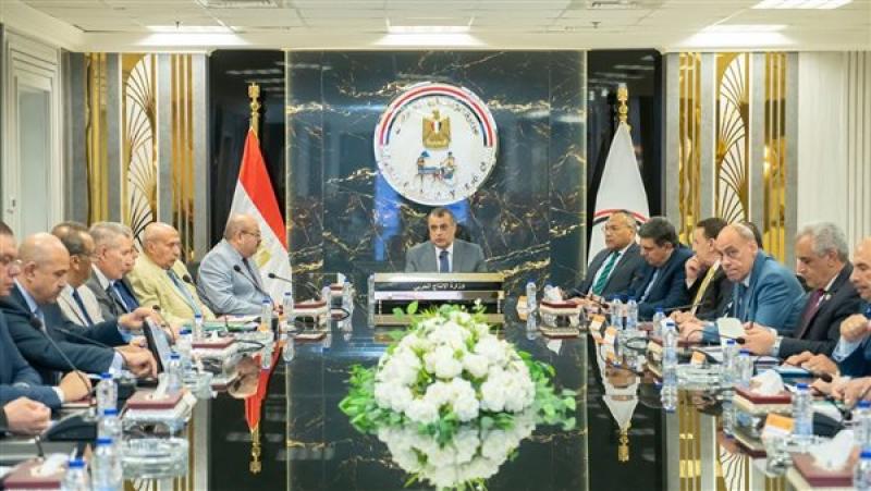 وزير الإنتاج الحربي