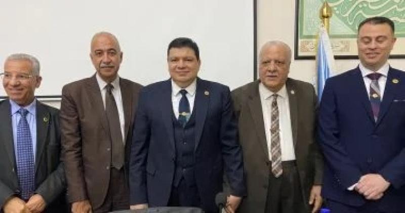 محاضرة رئيس المحطات النووية السابق