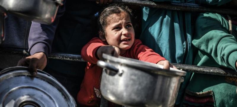 فلسطينى فى غزة يعانون الجوع