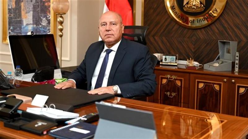 وزير الصناعة والنقل