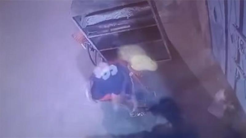 كشف حقيقة تعدي شخص على قطة