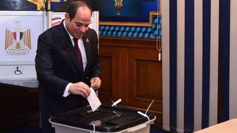 الرئيس السيسي يدلي بصوته