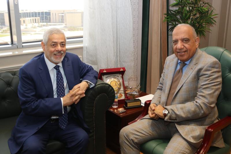 وزير الكهرباء خلال اللقاء