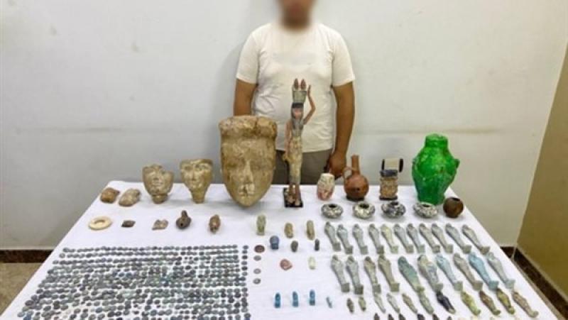 القبض على شخص بحوزته 577 قطعة أثرية