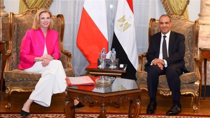 وزير الخارجية مع نظيرته النمساوية