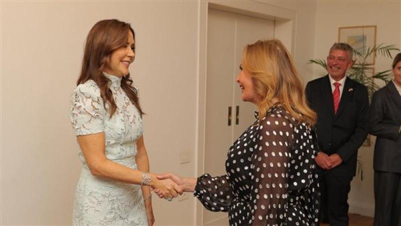 يسرا تعبر عن سعادتها بلقاء ملكة الدنمارك