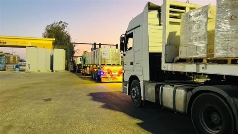 مساعدات غذائية إلى غزة