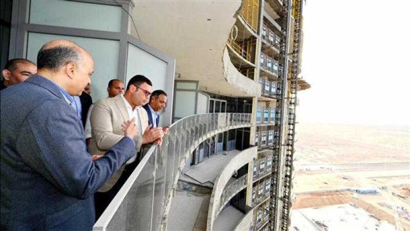 دفع العمل في مشروع البرج الأيقوني بالعلمين الجديدة