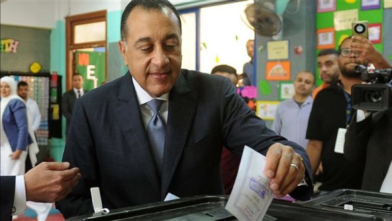 رئيس الوزراء ييدلي بصوته 