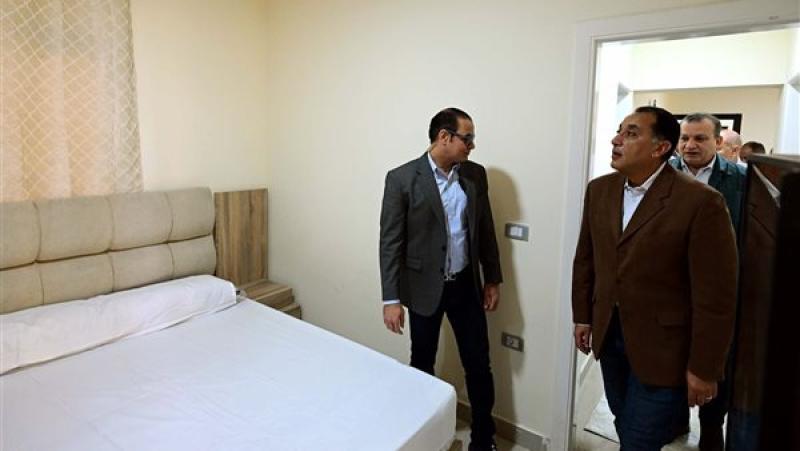 رئيس الوزراء يتفقد شقق «روضة السيدة 2»