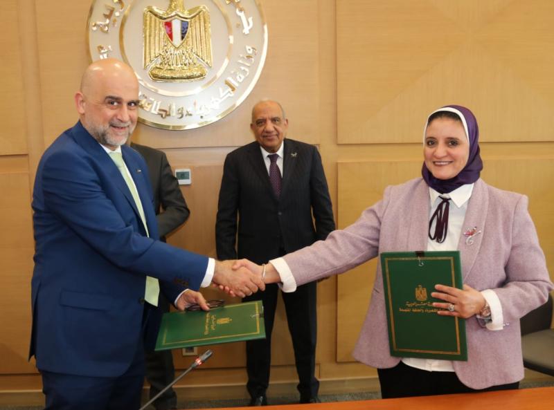 جانب من مراسم التوقيع