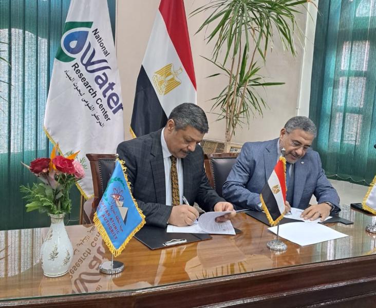 جانب من توقيع البروتوكول