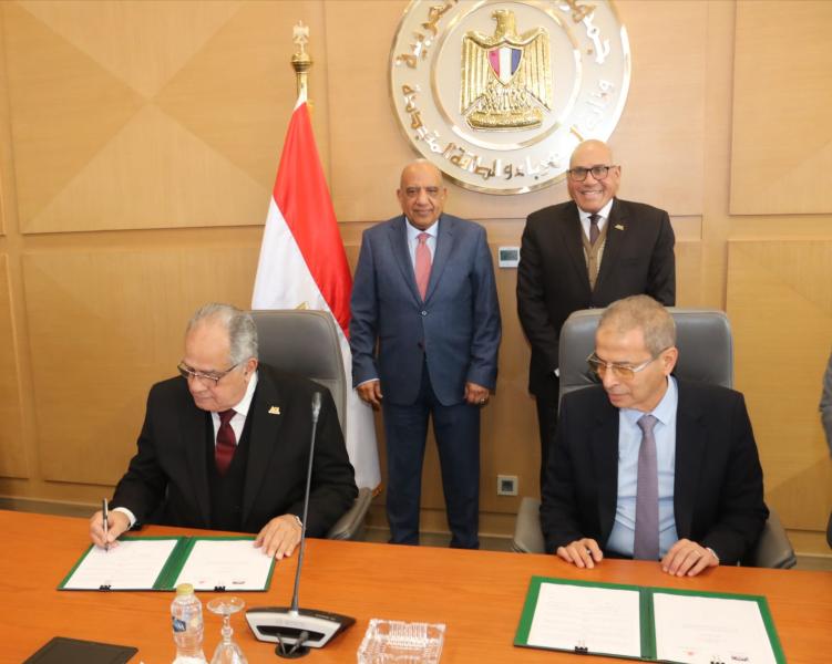 جانب من مراسم التوقيع