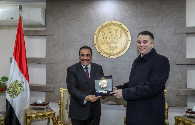 رئيس هيئة المحطات النووية ومحافظ مطروح