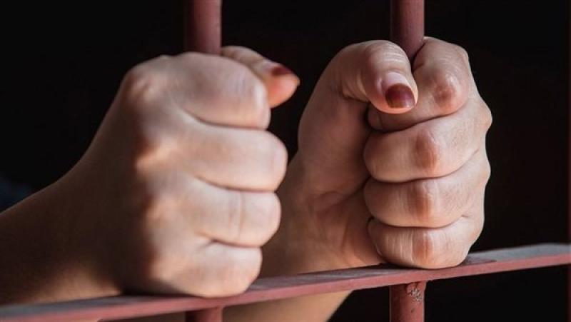 إحالة معلمة للمحاكمة الجنائية