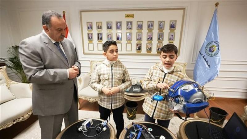 مخترعي الخوذة الذكية