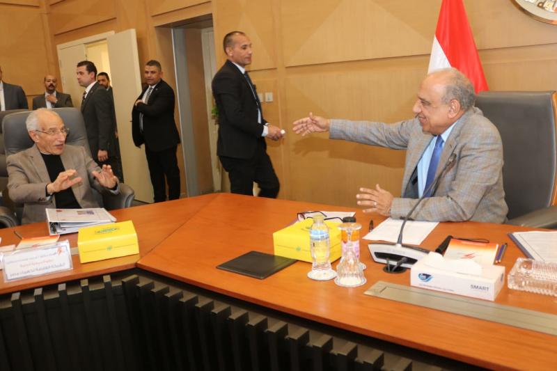 وزير الكهرباء