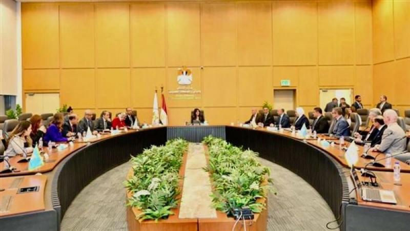 وزيرة الإسكان خلال الاجتماع