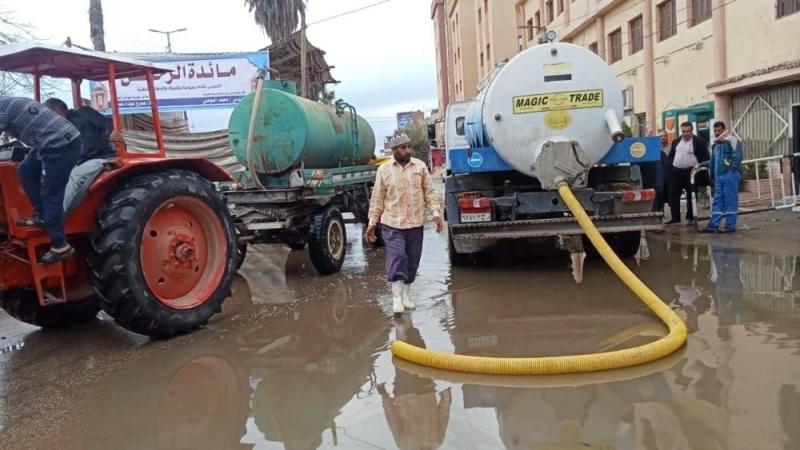 رفع تجمعات مياه الأمطار