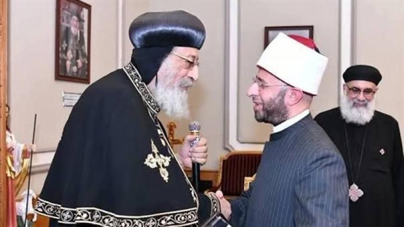 وزير الأوقاف يهنئ البابا تواضروس الثاني